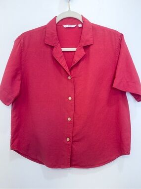 Uniqlo Red Short-Sleeve Button-Up Shirt